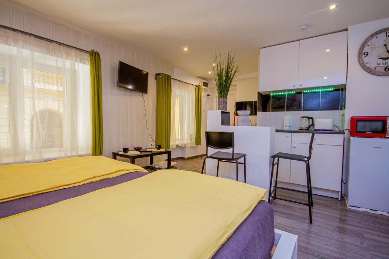 Urania Apartment Budapeste Exterior foto