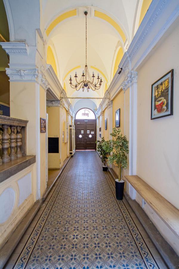 Urania Apartment Budapeste Exterior foto